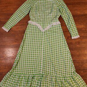 circa 1940s Vintage VTG green & white Gingham dress with matching bonnet